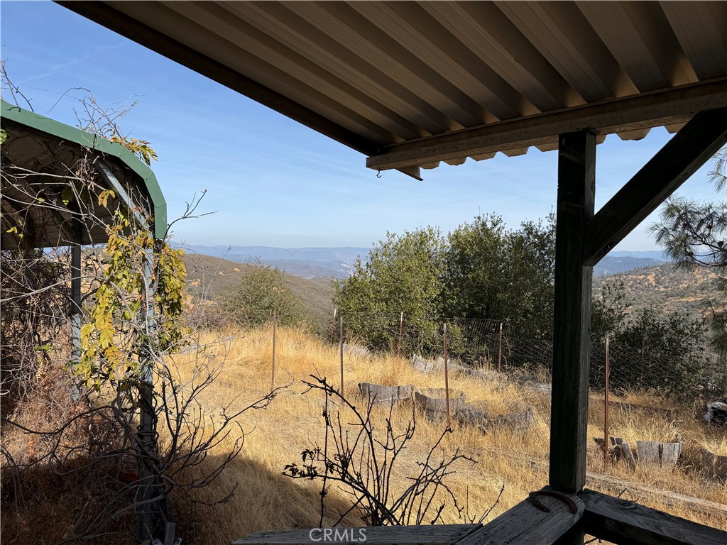 5847 West Whitlock Road Mariposa, CA 95338 - Photo 18 of 33 a view of a yard