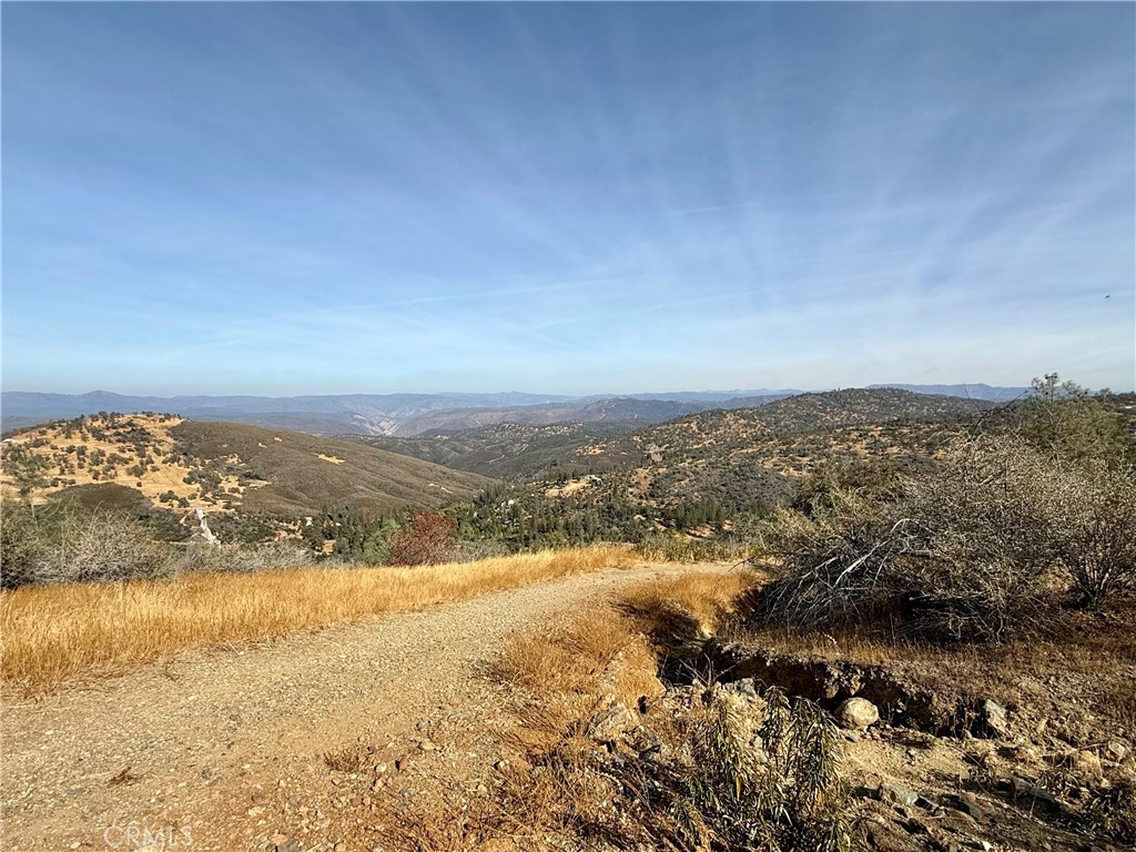 5847 West Whitlock Road Mariposa, CA 95338 - Photo 22 of 33 a view of an ocean