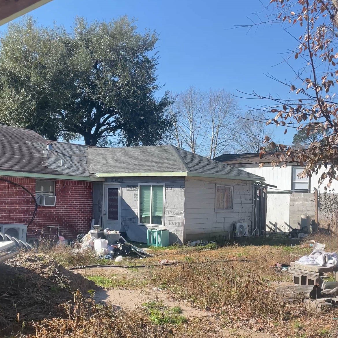 255 McFarland Road Houston, TX 77060 - Photo 18 of 28 a front view of a house with garden