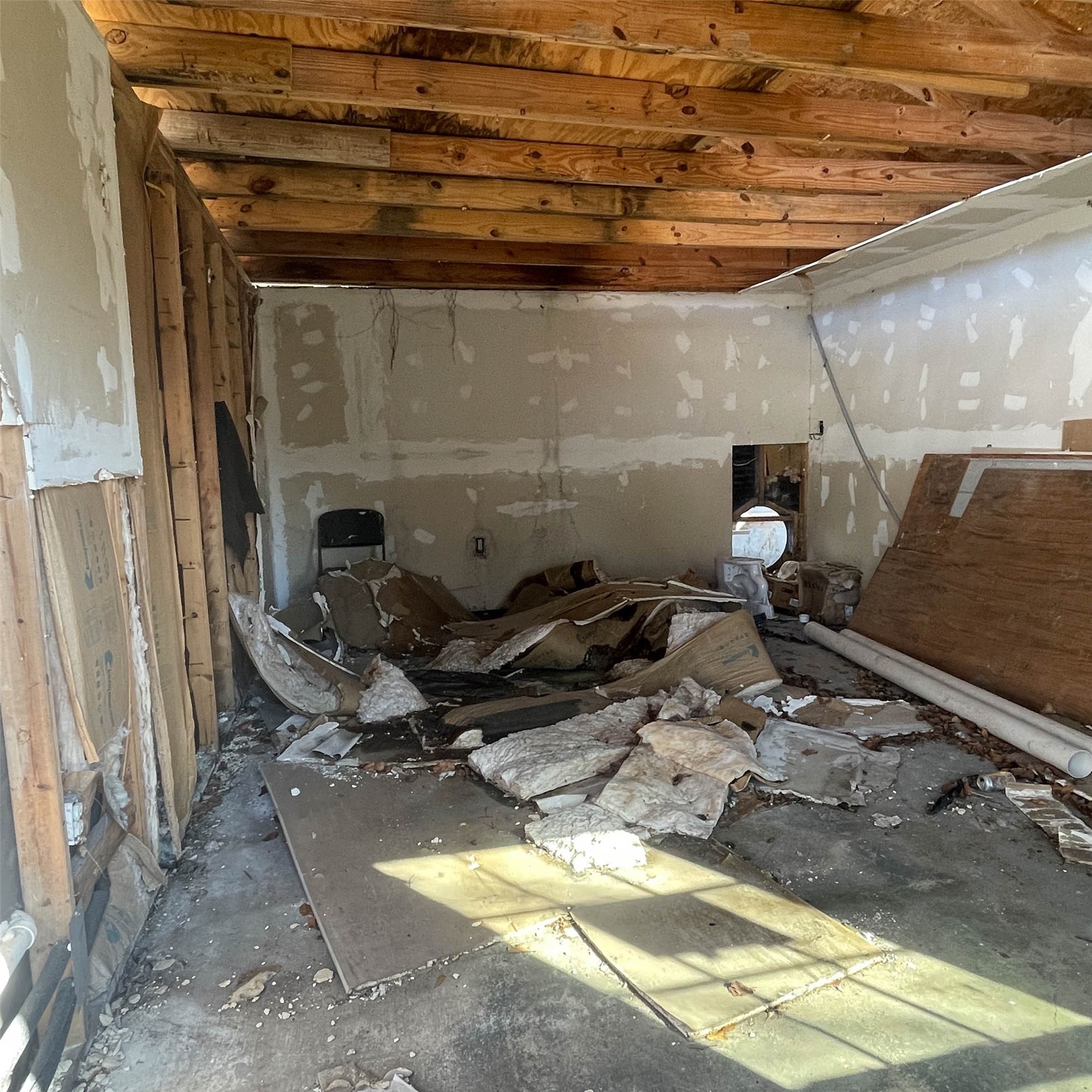 255 McFarland Road Houston, TX 77060 - Photo 26 of 28 a storage room