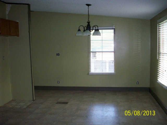 8791 Brown Workman Rd Mount Mount Pleasant, TN 38474 - Photo 4 of 11 EAT-IN AREA IN KITCHEN