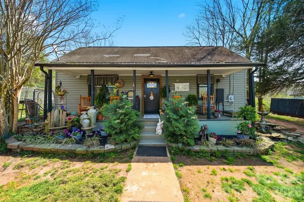 $129,900 | 507 Oak Street Southwest, Lenoir, NC 28645