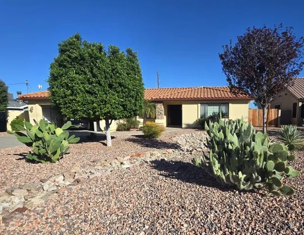 $725,000 | 802 East Roberts Road, Phoenix, AZ 85022