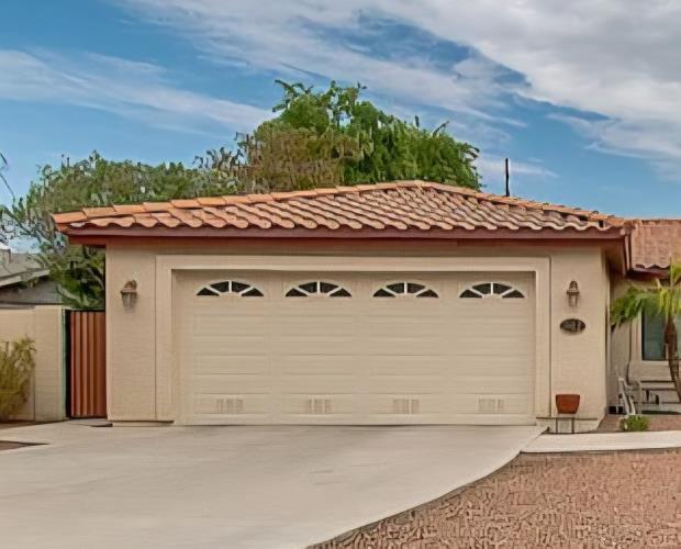 802 East Roberts Road Phoenix, AZ 85022 - Photo 2 of 48