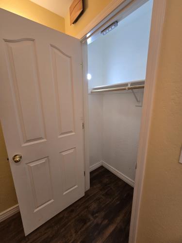 802 East Roberts Road Phoenix, AZ 85022 - Photo 25 of 48