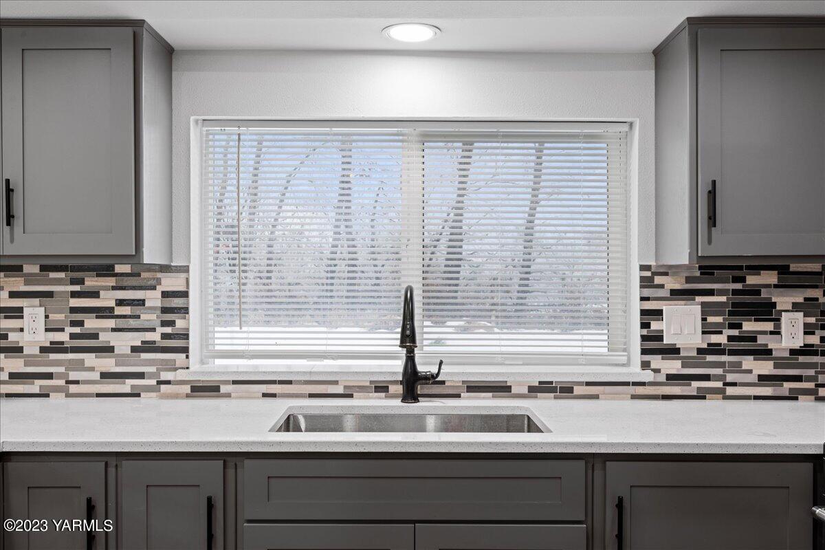 191 Klockhamer Road Naches, WA 98937 - Photo 18 of 28 a kitchen with a sink and a window