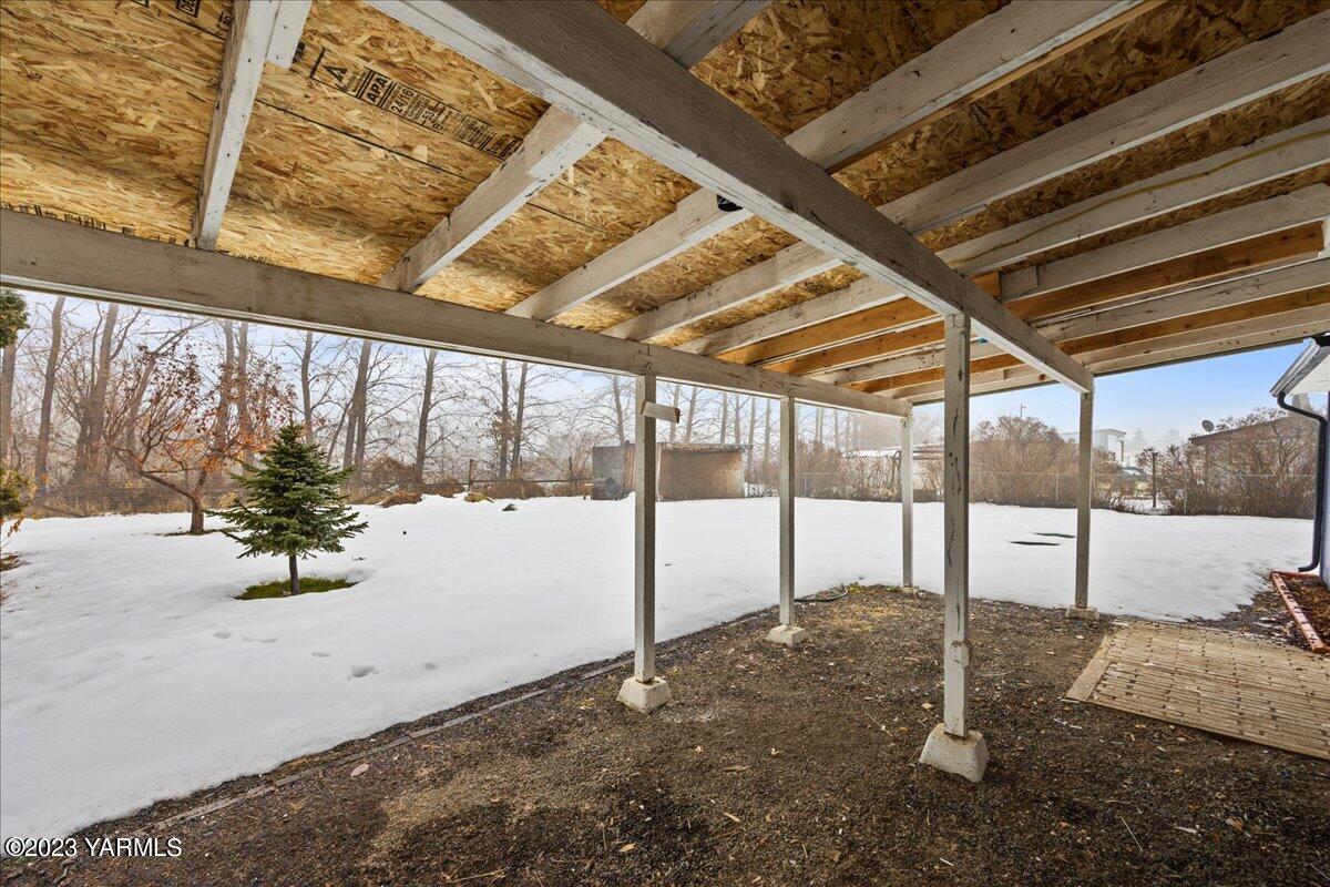 191 Klockhamer Road Naches, WA 98937 - Photo 24 of 28 a building outdoor space with a sitting space