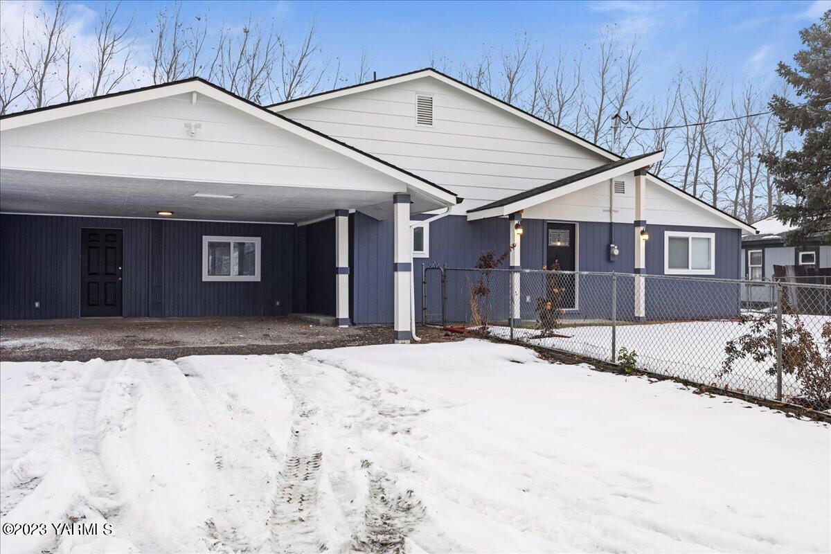 191 Klockhamer Road Naches, WA 98937 - Photo 3 of 28 a view of a house