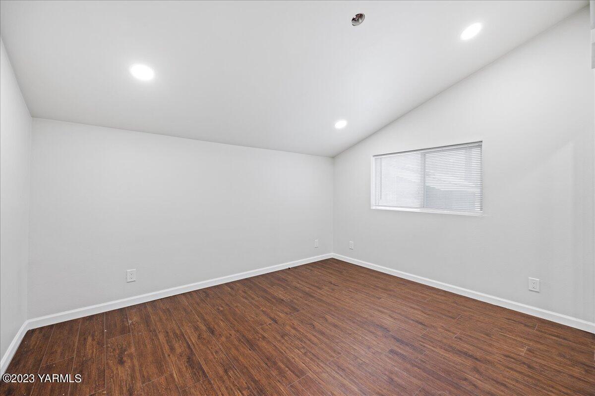 191 Klockhamer Road Naches, WA 98937 - Photo 6 of 28 an empty room with wooden floor and windows