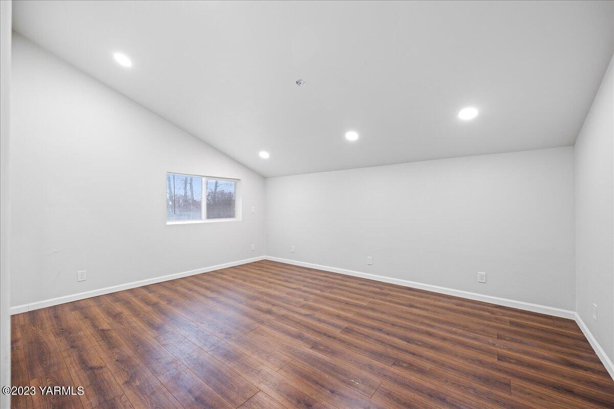 191 Klockhamer Road Naches, WA 98937 - Photo 8 of 28 an empty room with wooden floor and windows
