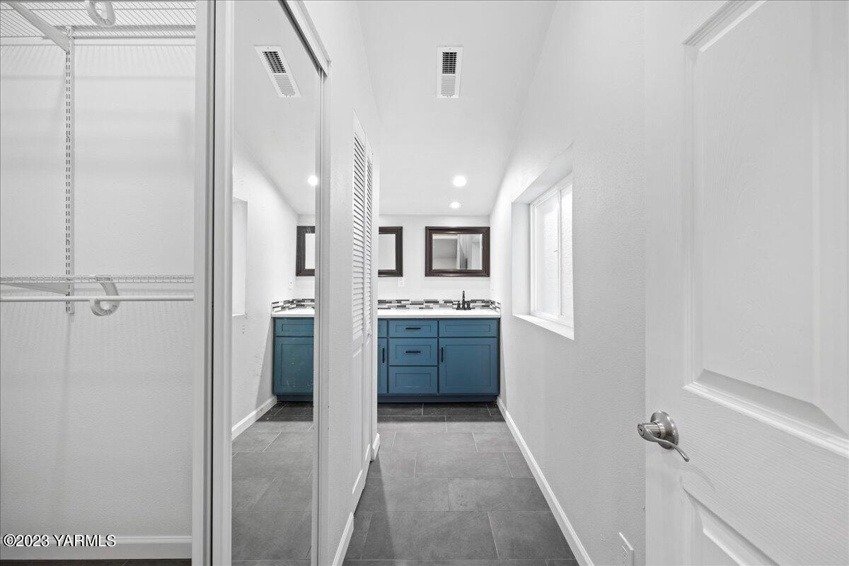 191 Klockhamer Road Naches, WA 98937 - Photo 10 of 28 a bathroom with a vanity a sink a mirror and a shower