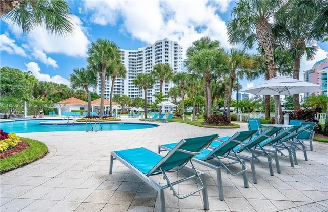 a view of a fountain in front of a building