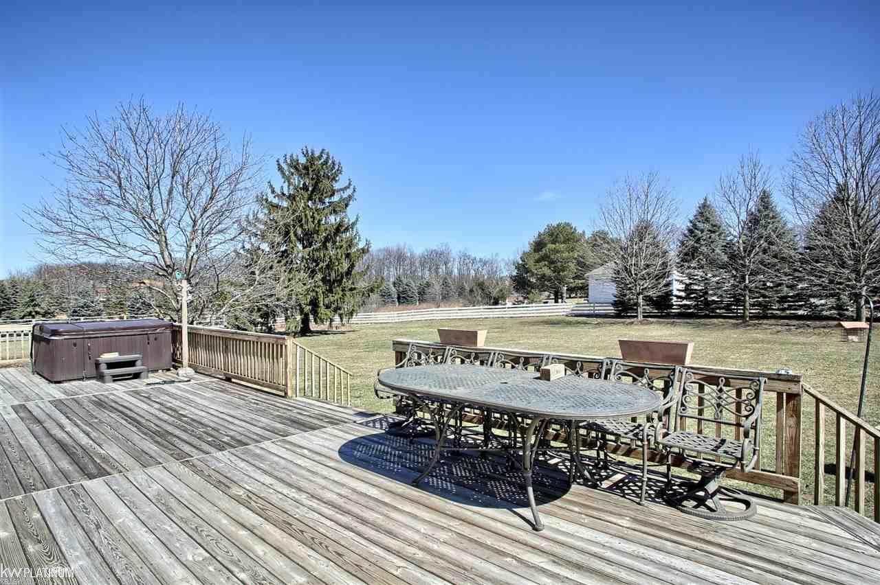 5775 Brewster Road Rochester, MI 48306 - Photo 40 of 53 31315527-39.JPG