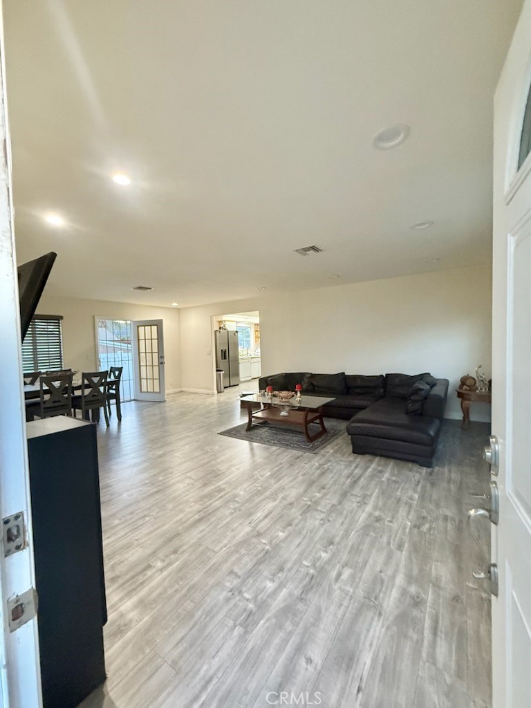 10549 Rhodesia Avenue Sunland, CA 91040 - Photo 4 of 15