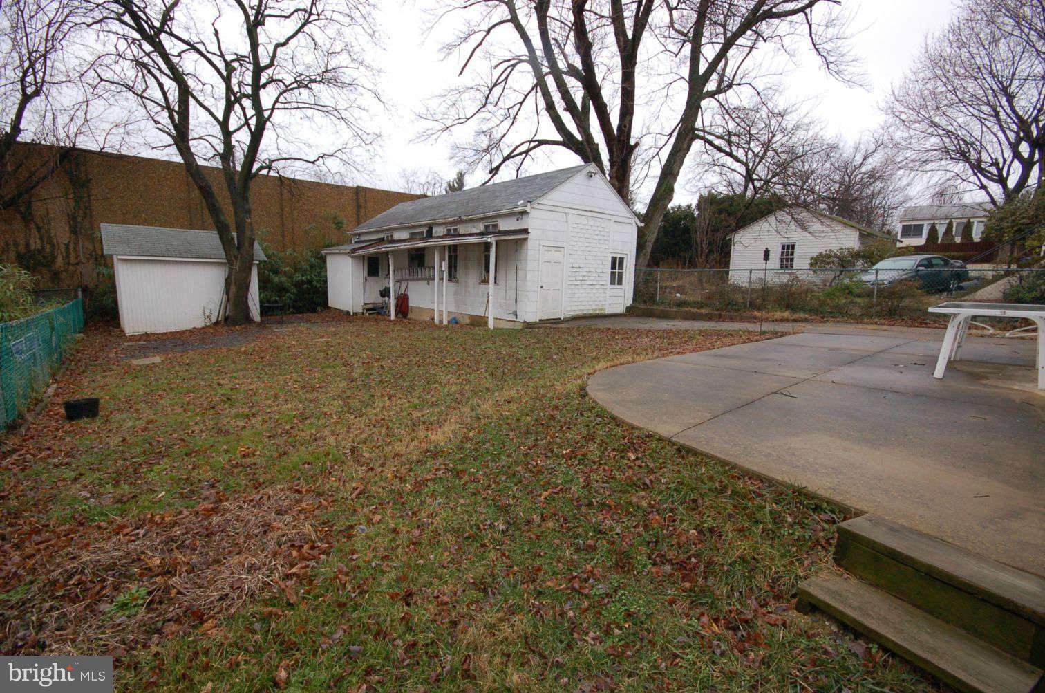 808 Forest Glen Road Silver Spring, MD 20901 - Photo 22 of 23 Exterior (Rear)