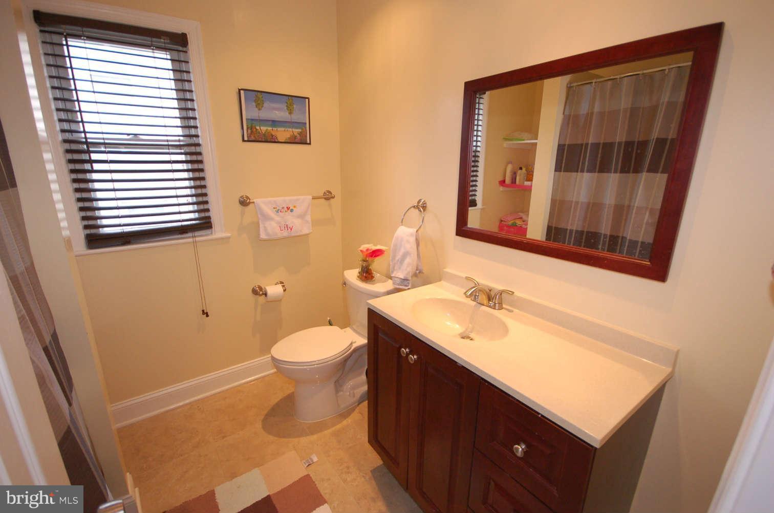 808 Forest Glen Road Silver Spring, MD 20901 - Photo 8 of 23 Main Level Full Bath