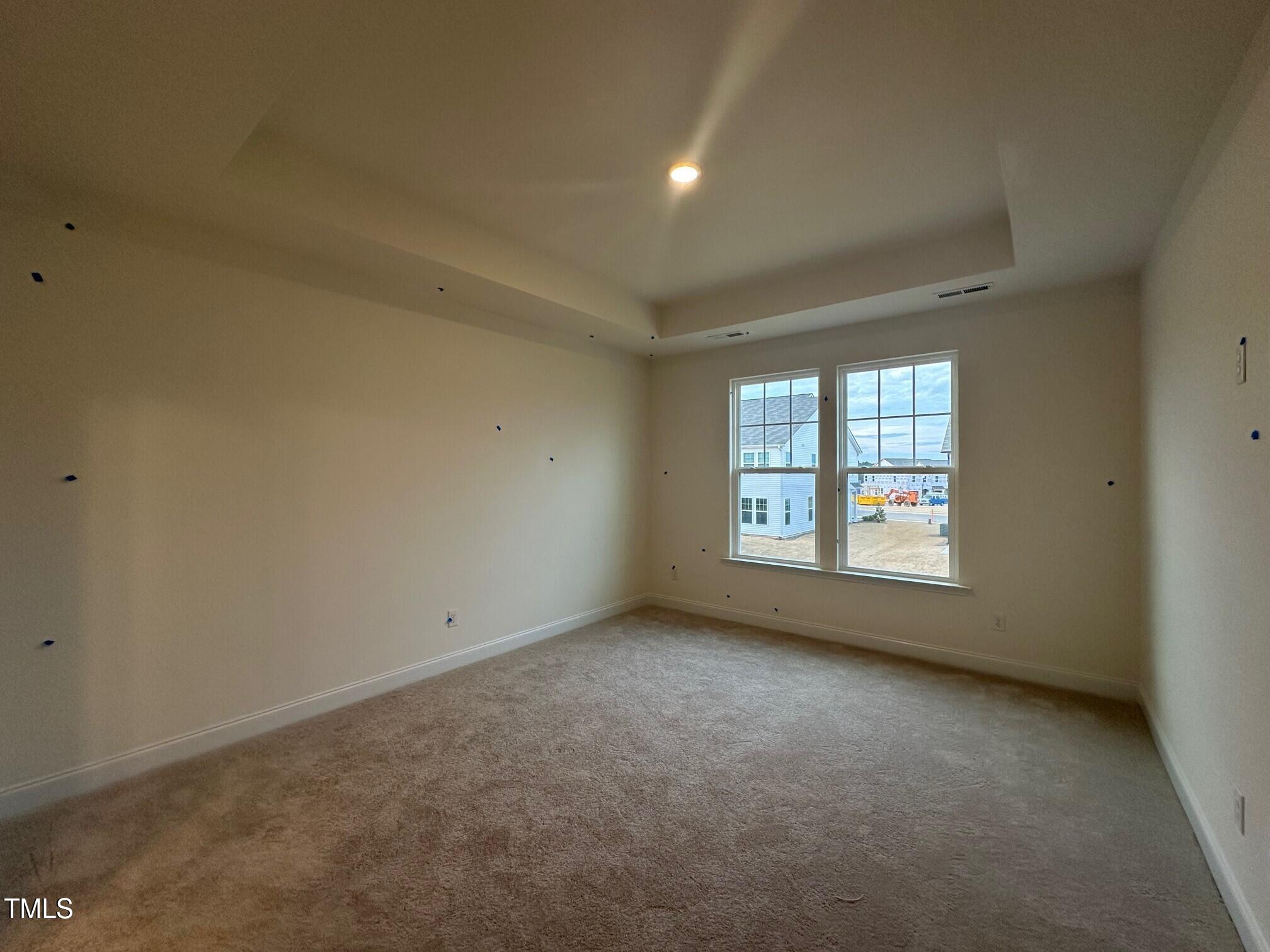 964 Channel Drop Loop Zebulon, NC 27597 - Photo 9 of 30 an empty room with a window