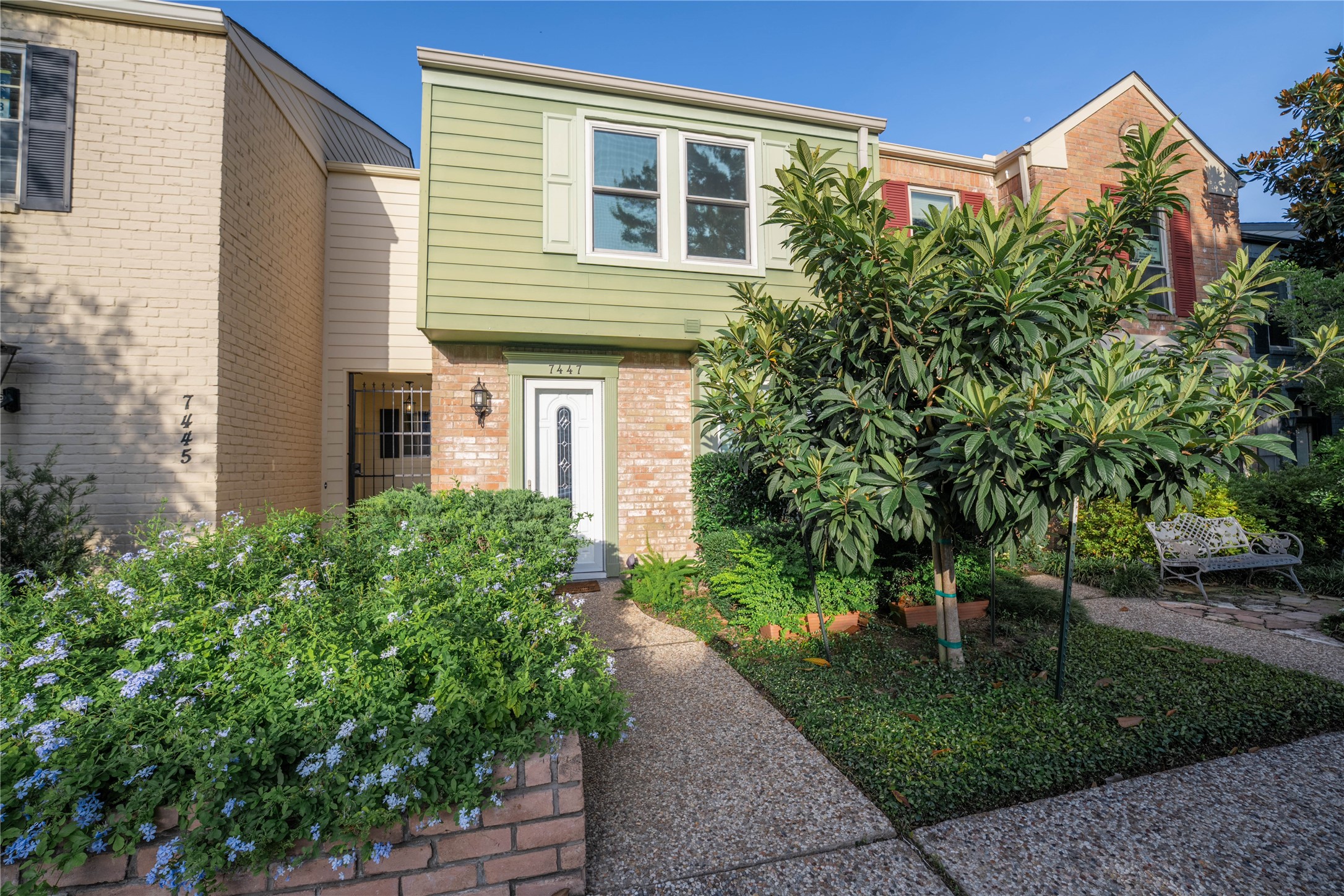 7447 Brompton Street, Unit 7447 Houston, TX 77025 - Photo 2 of 27 Beautiful front yard maintained by HOA.