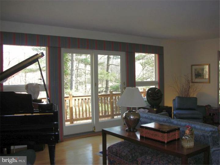 30 Reeder Avenue Lawrenceville, NJ 08648 - Photo 7 of 25 Living Room