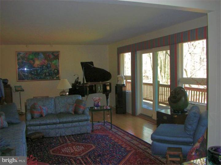 30 Reeder Avenue Lawrenceville, NJ 08648 - Photo 8 of 25 Living Room