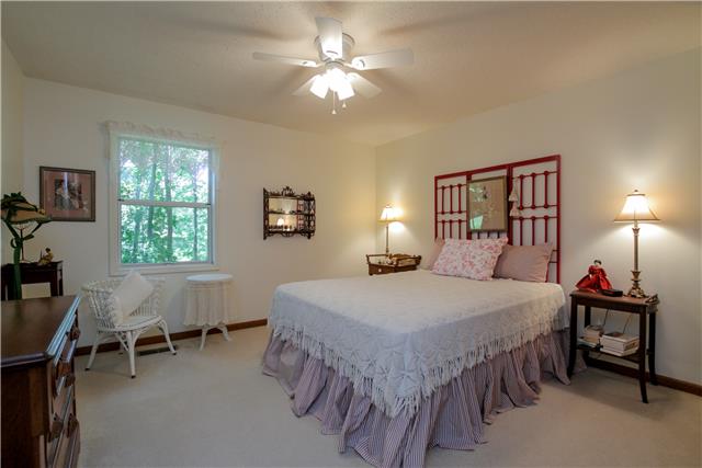 1325 Fowler Ford Road Portland, TN 37148 - Photo 9 of 20 Guest Bedroom
