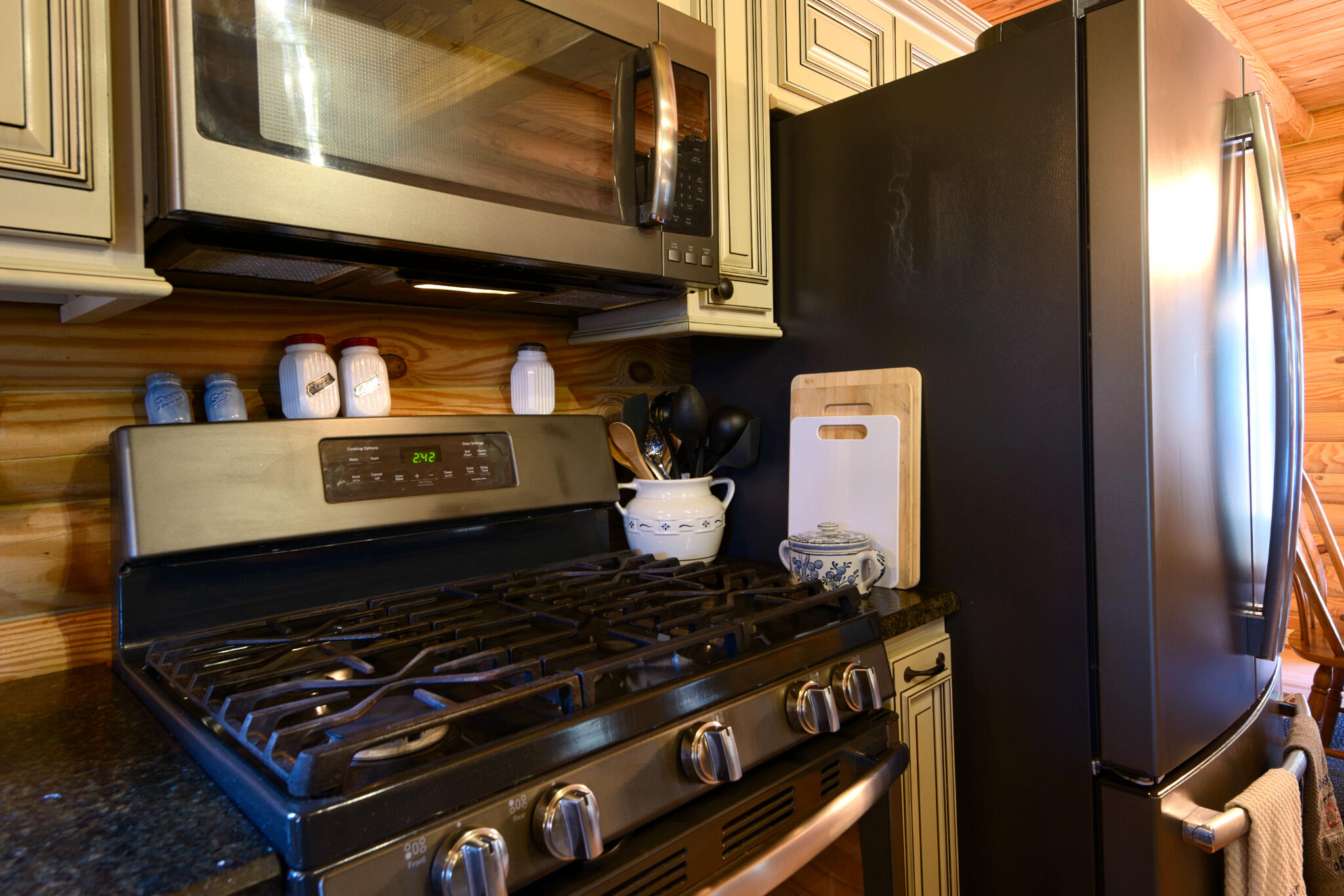 567 Weeks Road Northwest Floyd, VA 24091 - Photo 37 of 71 a close view of stove