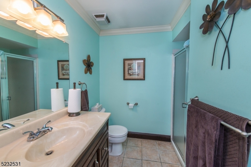 305 Federal Hill Road Pompton Lakes, NJ 07442 - Photo 15 of 20