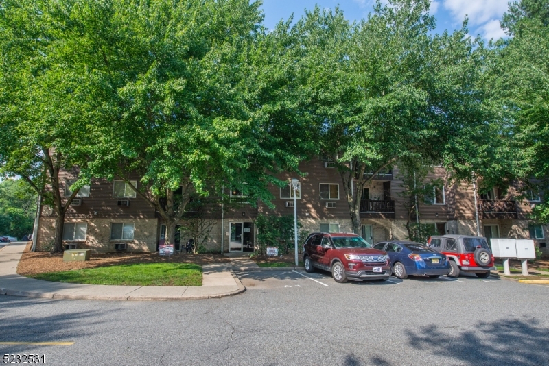 305 Federal Hill Road Pompton Lakes, NJ 07442 - Photo 2 of 20