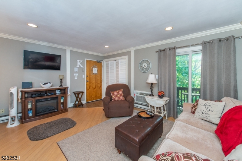 305 Federal Hill Road Pompton Lakes, NJ 07442 - Photo 4 of 20