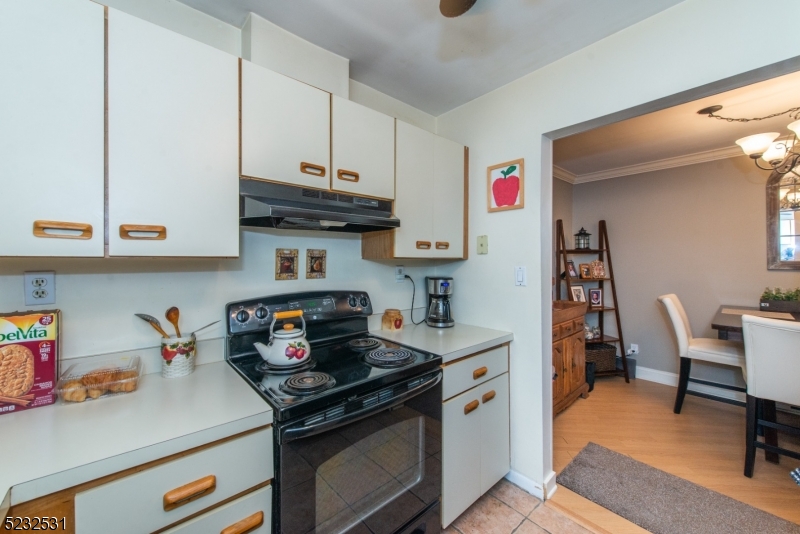 305 Federal Hill Road Pompton Lakes, NJ 07442 - Photo 7 of 20