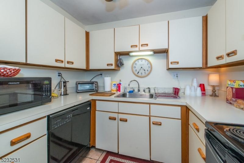 305 Federal Hill Road Pompton Lakes, NJ 07442 - Photo 8 of 20