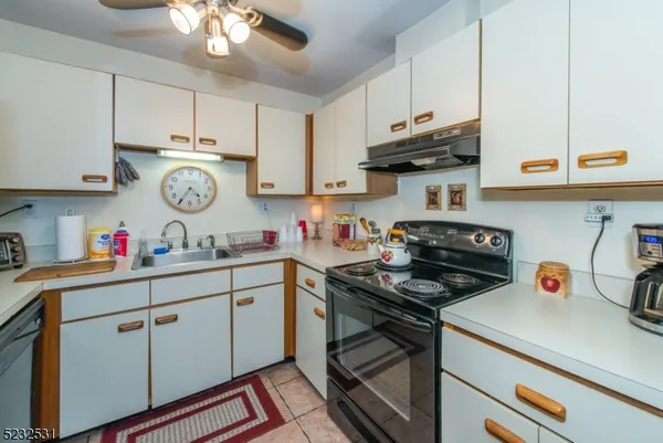 $2,600 | 305 Federal Hill Road, Pompton Lakes, NJ 07442