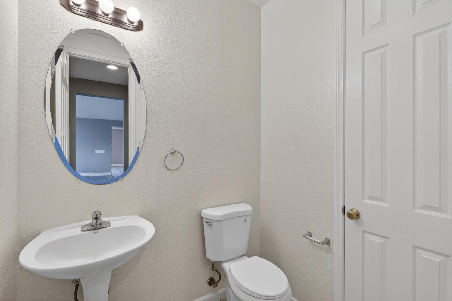 9234 Rushing Creek Way Elk Grove, CA 95624 - Photo 16 of 63