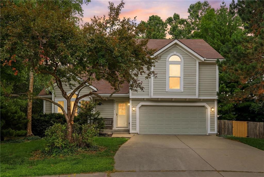 15358 Riley Street Overland Park, KS 66223 - Photo 2 of 47