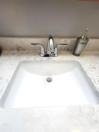 $399,000 | 2753 North Stanford Road, Flora, IL 62839