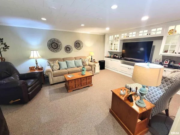 $399,000 | 2753 North Stanford Road, Flora, IL 62839