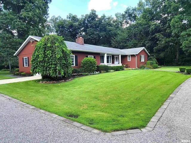 $449,000 | 2753 North Stanford Road, Flora, IL 62839