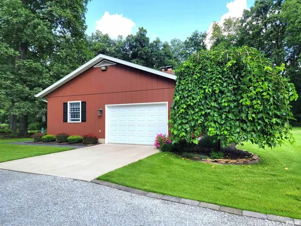$399,000 | 2753 North Stanford Road, Flora, IL 62839