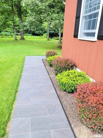 $449,000 | 2753 North Stanford Road, Flora, IL 62839