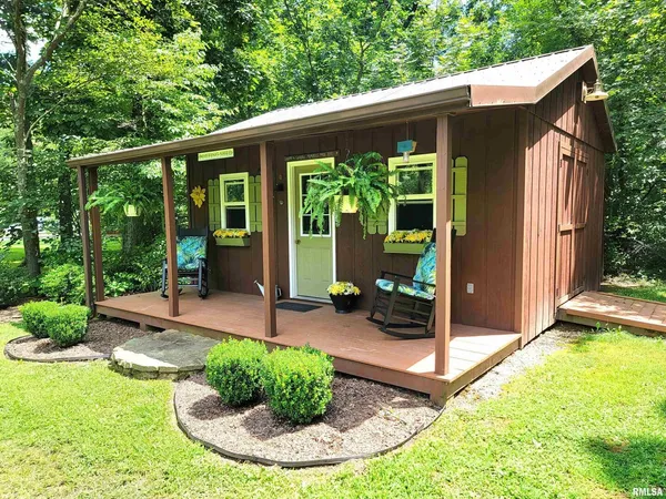 $399,000 | 2753 North Stanford Road, Flora, IL 62839