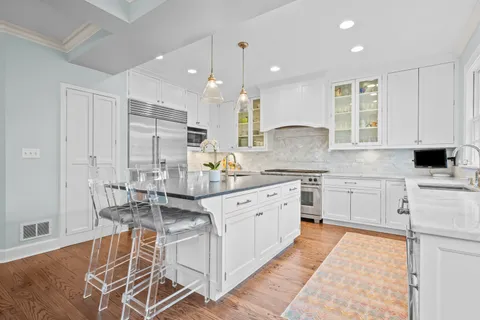 $2,895,000 | 865 Church Street, Lake Forest, IL 60045