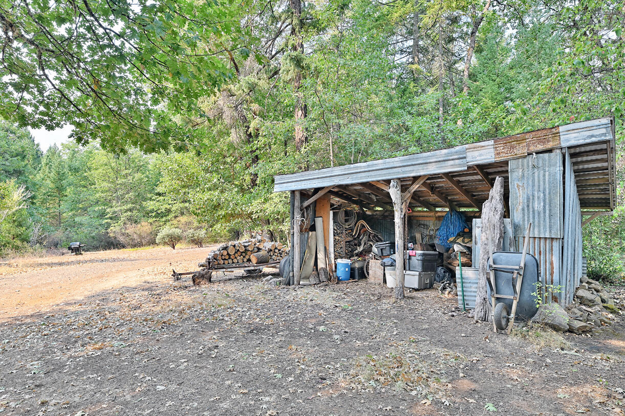 3001 Davis Creek Road Selma, OR 97538 - Photo 9 of 32 9