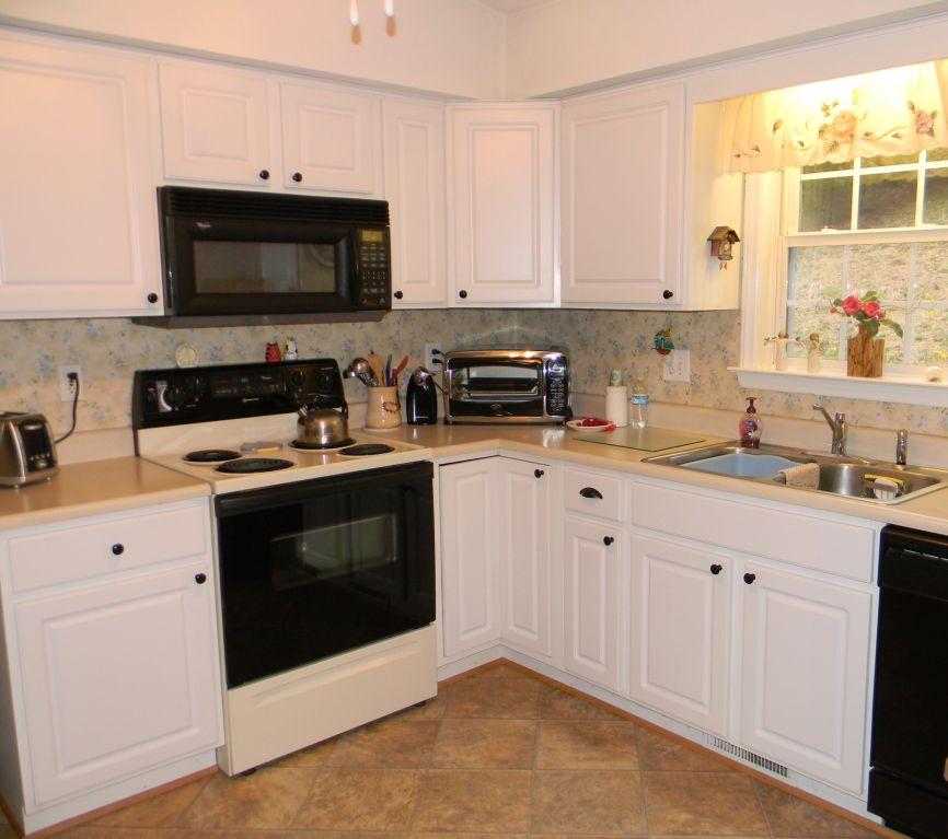 3116 McVitty Road Roanoke, VA 24018 - Photo 11 of 36 Kitchen