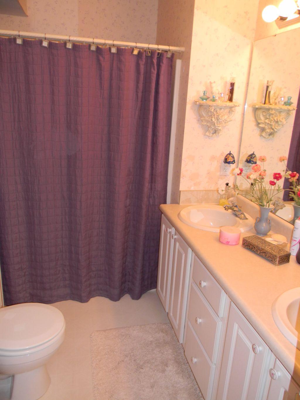 3116 McVitty Road Roanoke, VA 24018 - Photo 18 of 36 Master Bathroom