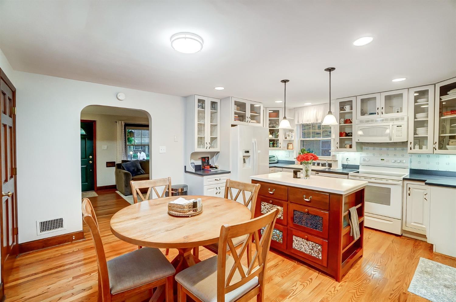 3589 Coral Gables Road Cincinnati, OH 45248 - Photo 8 of 38 Gallery Image 8
