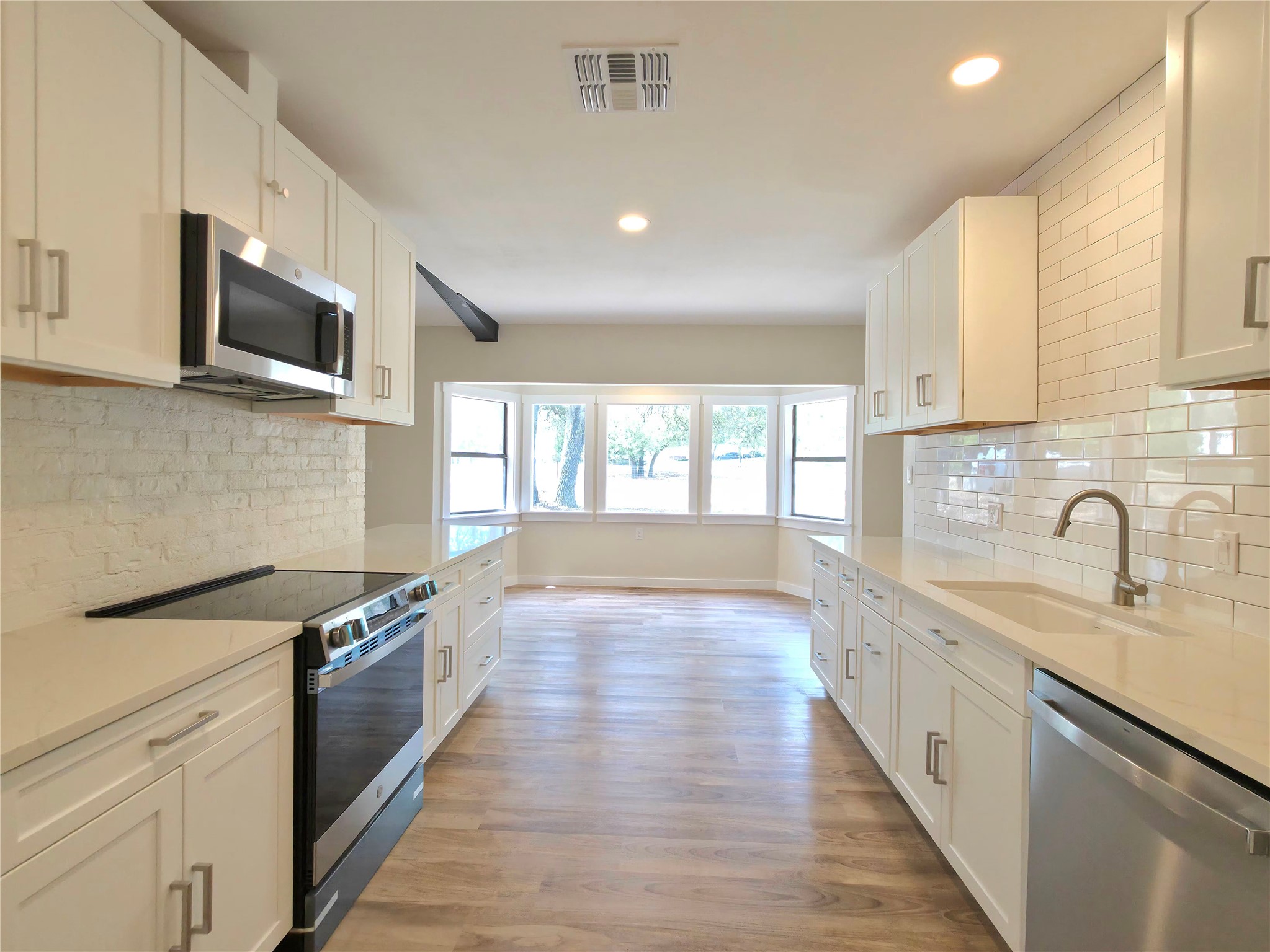 109 Cernosek Road La Grange, TX 78945 - Photo 5 of 32