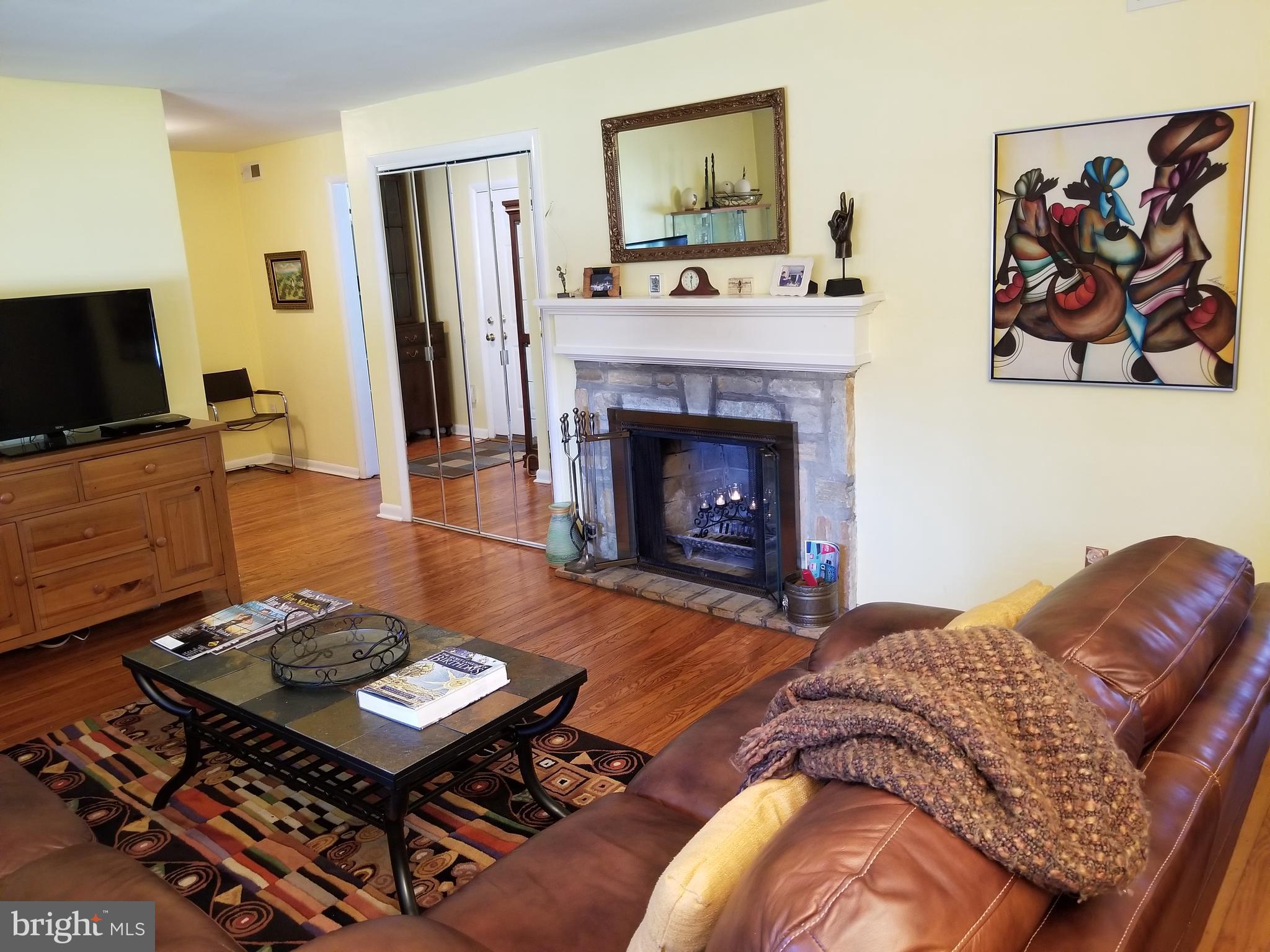 34 Mallard Road Southampton, PA 18966 - Photo 11 of 27 Living Rm
