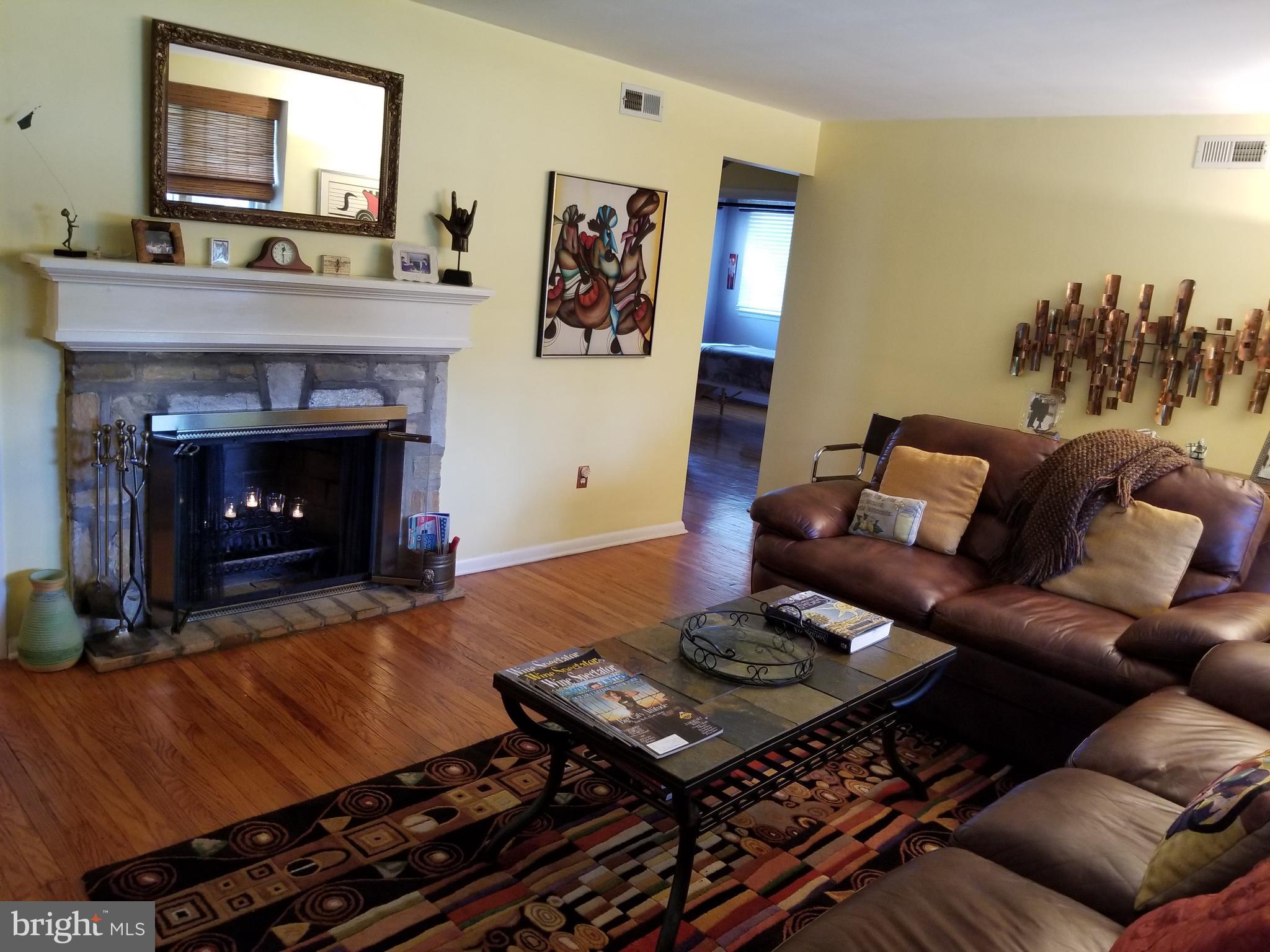 34 Mallard Road Southampton, PA 18966 - Photo 13 of 27 Living Rm