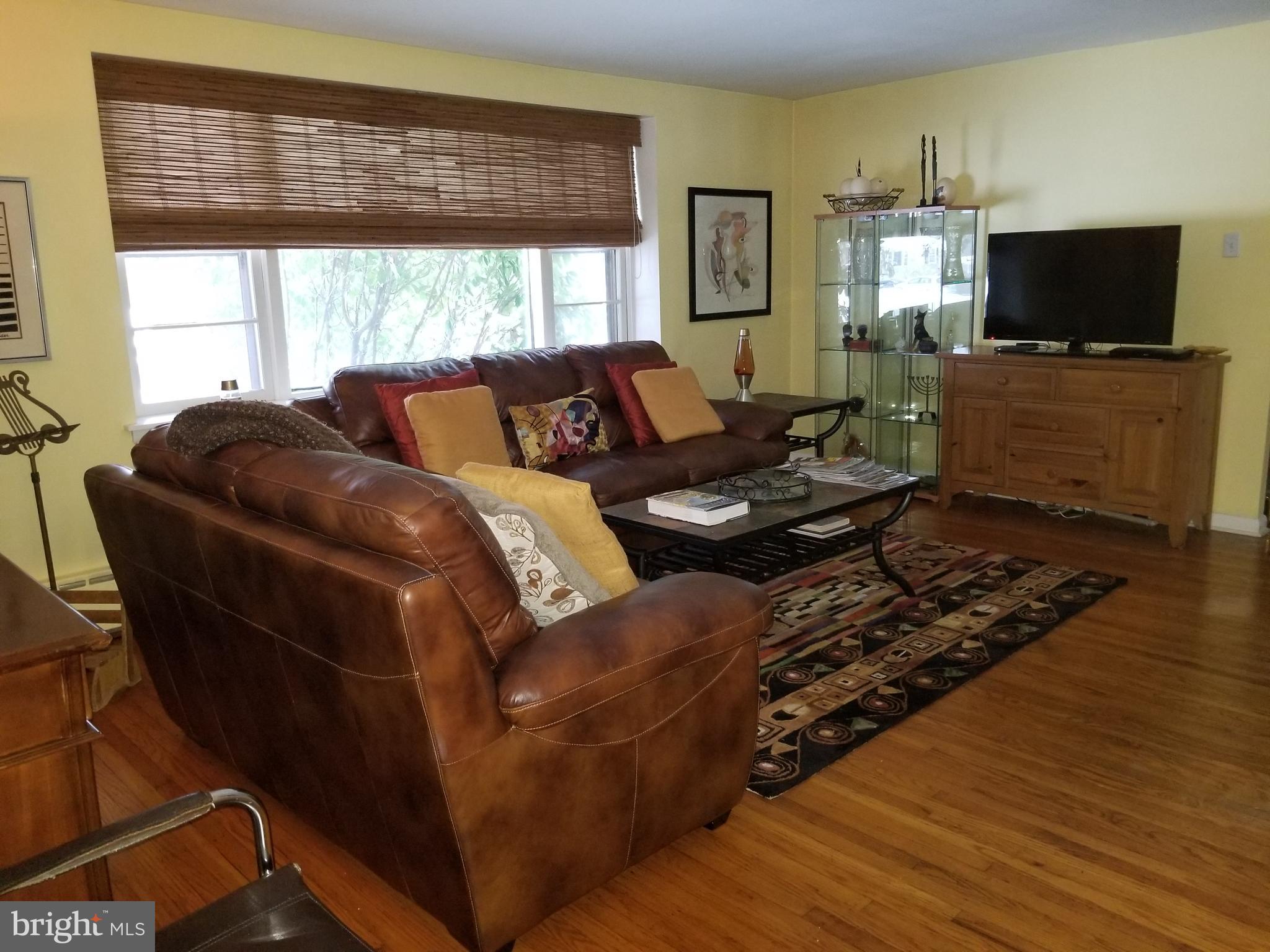 34 Mallard Road Southampton, PA 18966 - Photo 10 of 27 Living Rm