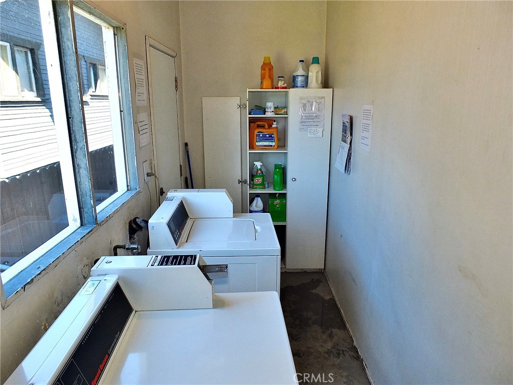1808 East Appleton Street, Unit 7 Long Beach, CA 90802 - Photo 31 of 44 Laundry room on site